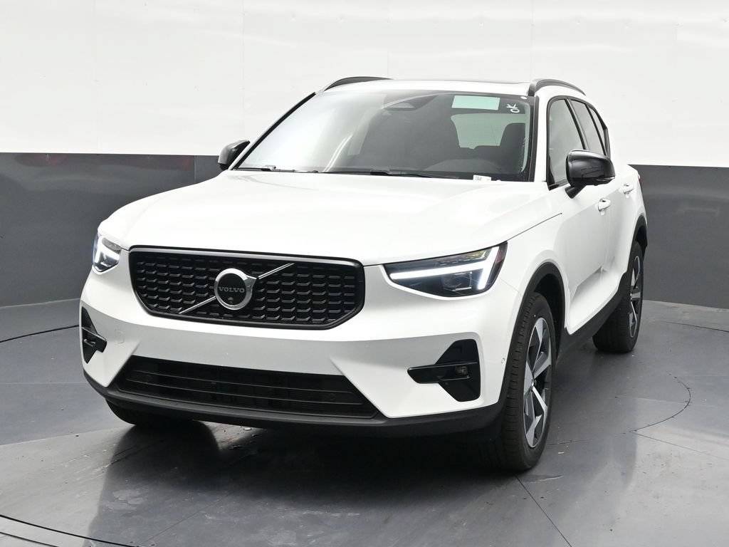 New 2026 Volvo XC40 B5 Plus w/ Climate Package AWD/4WD image 8