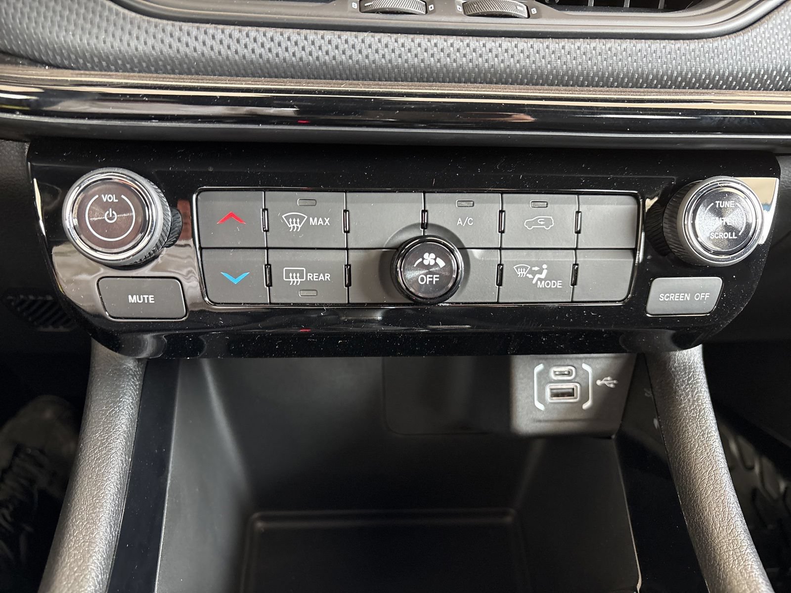 New 2026 Jeep Compass Latitude AWD/4WD image 22
