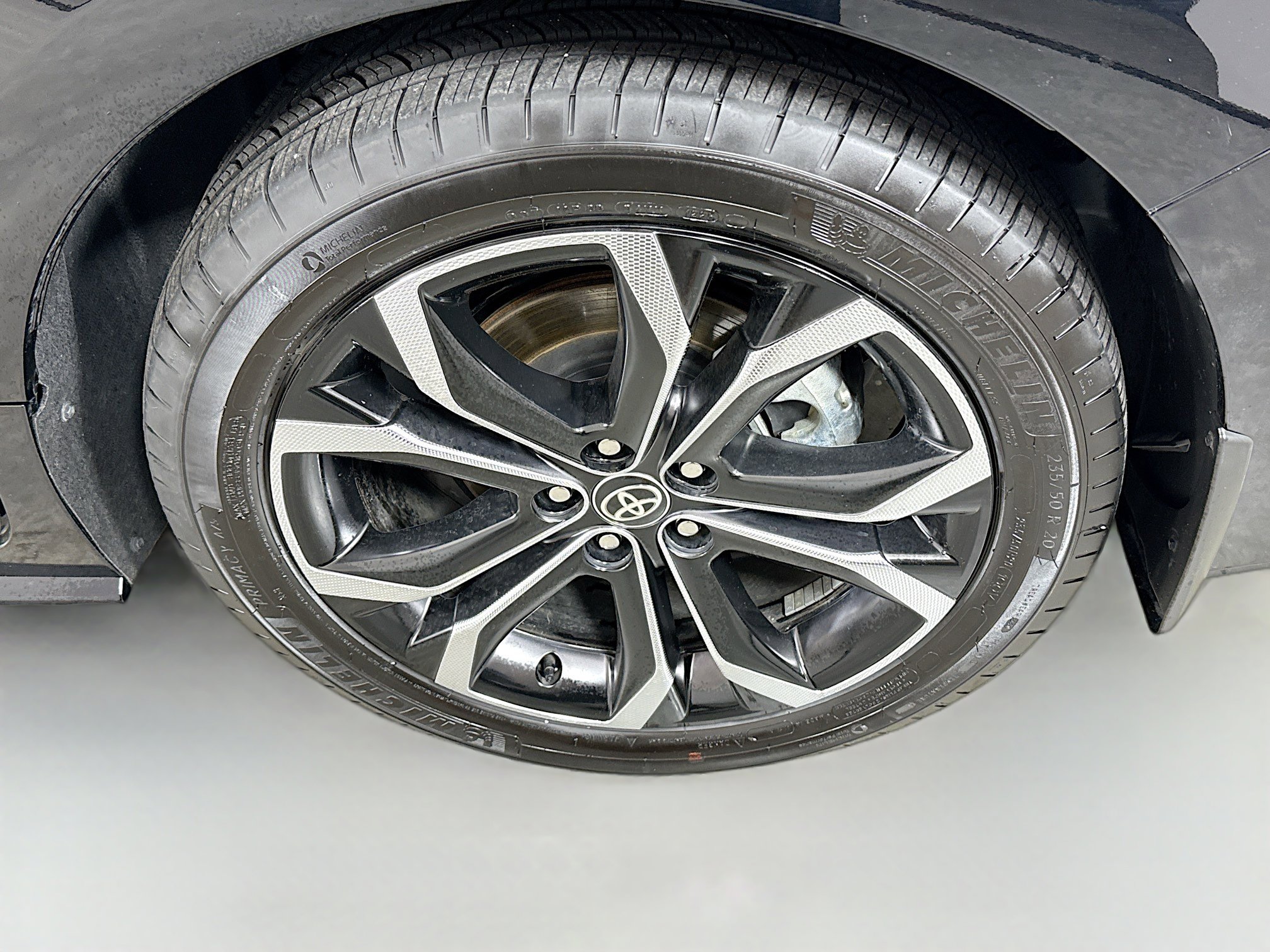 Used 2025 Toyota Sienna Platinum FWD image 30