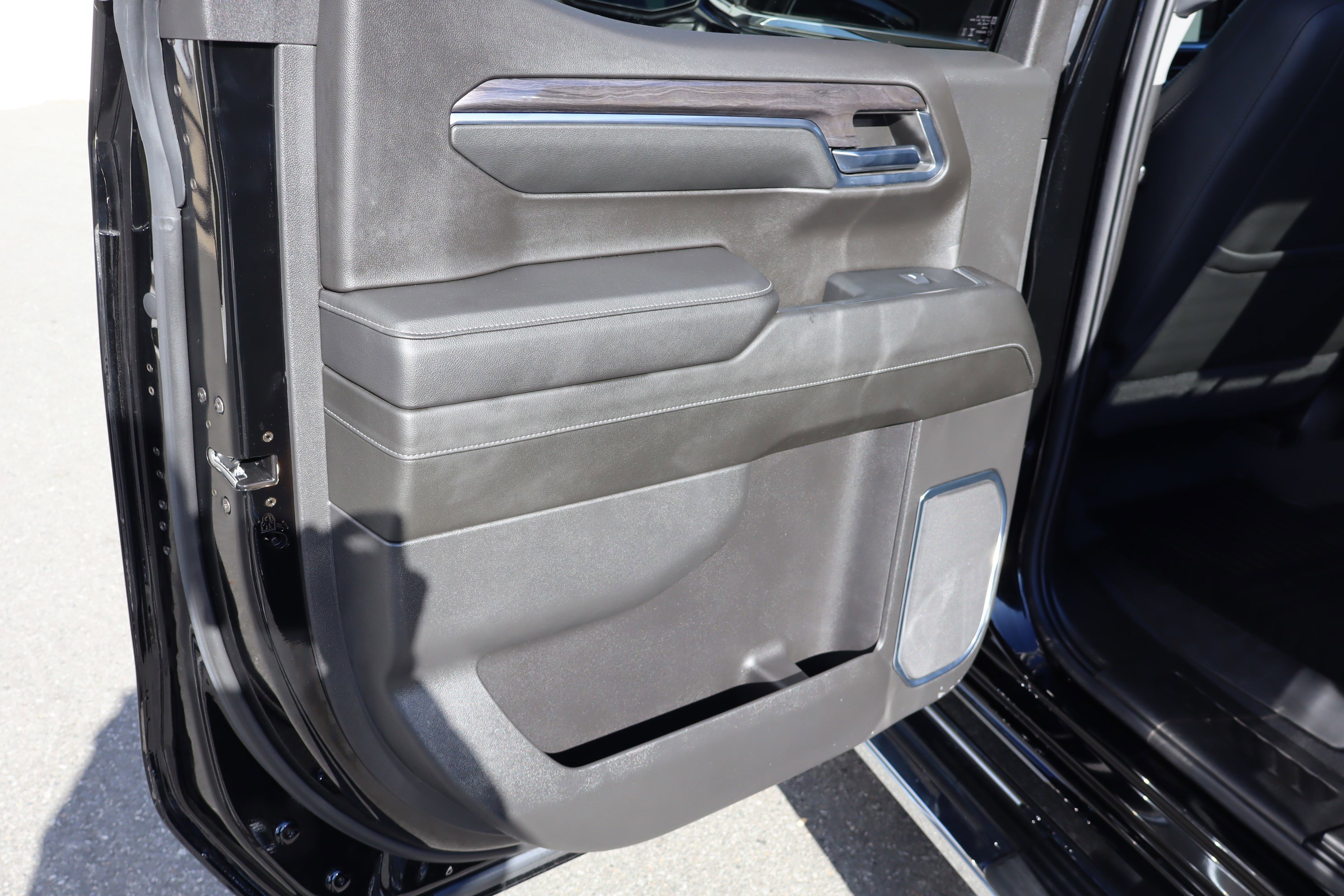 Used 2024 Chevrolet Silverado 1500 LTZ w/ Technology Package image 33