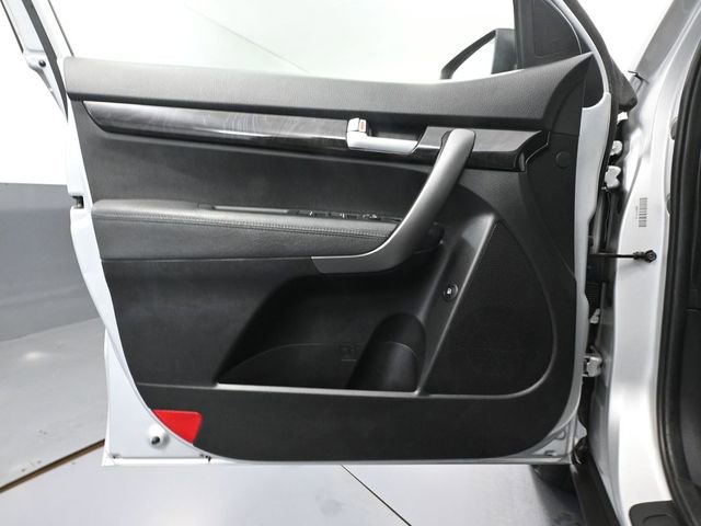 Used 2015 Kia Sorento LX image 17