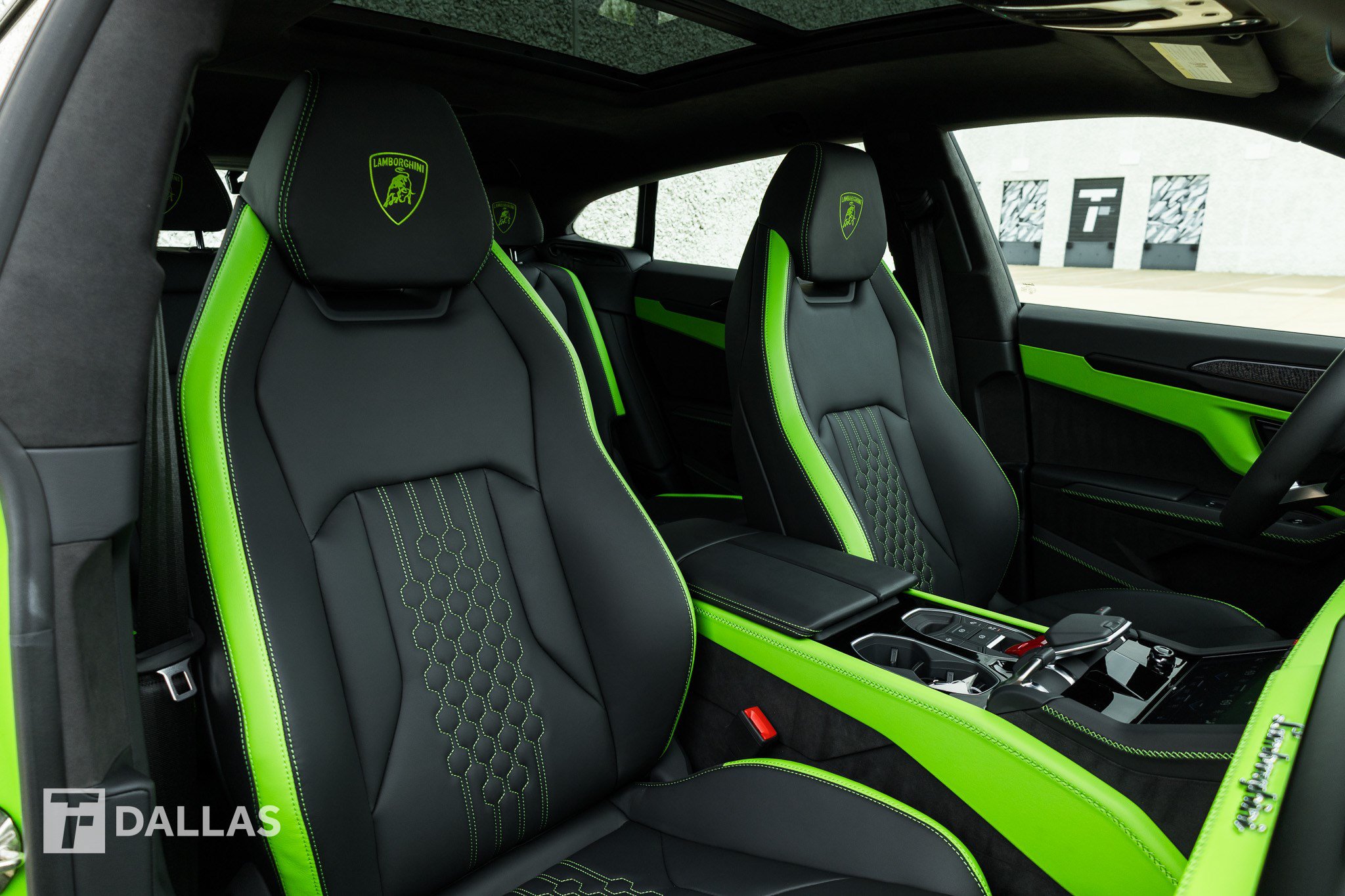 Used 2025 Lamborghini Urus Performante AWD/4WD image 42