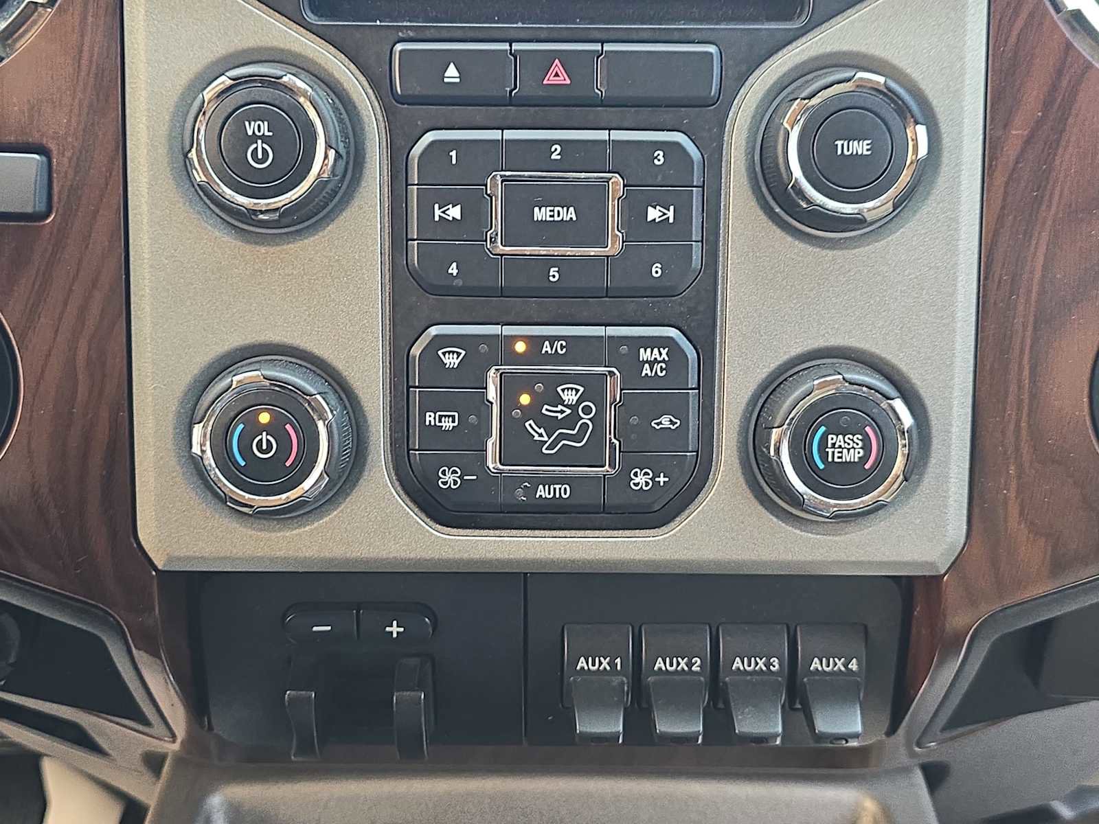 Used 2013 Ford F250 Lariat w/ Lariat Ultimate Pkg image 23