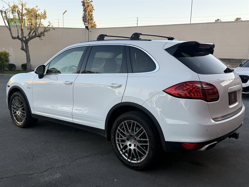 Used 2014 Porsche Cayenne Diesel AWD/4WD image 5