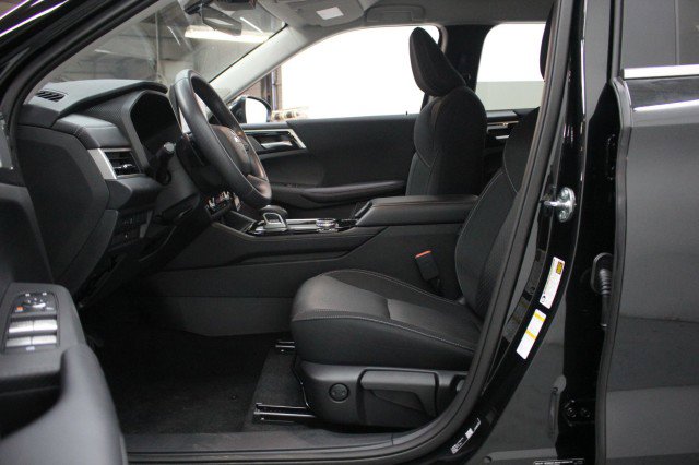 New 2026 Mitsubishi Outlander ES image 6