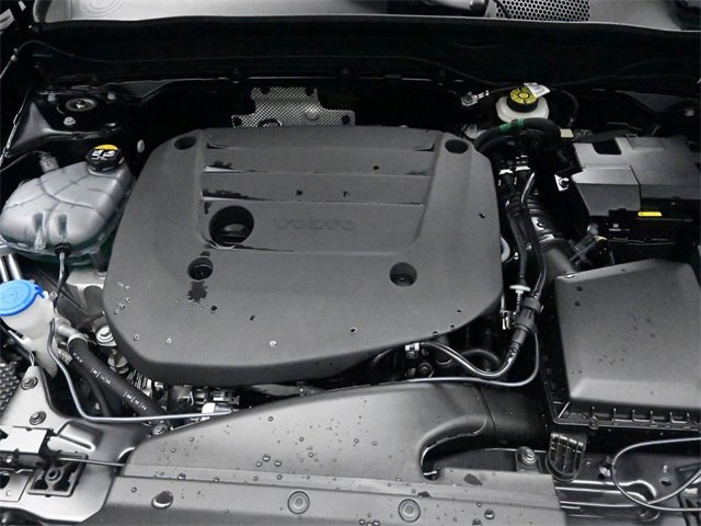 Used 2025 Volvo XC40 B5 Ultra image 32