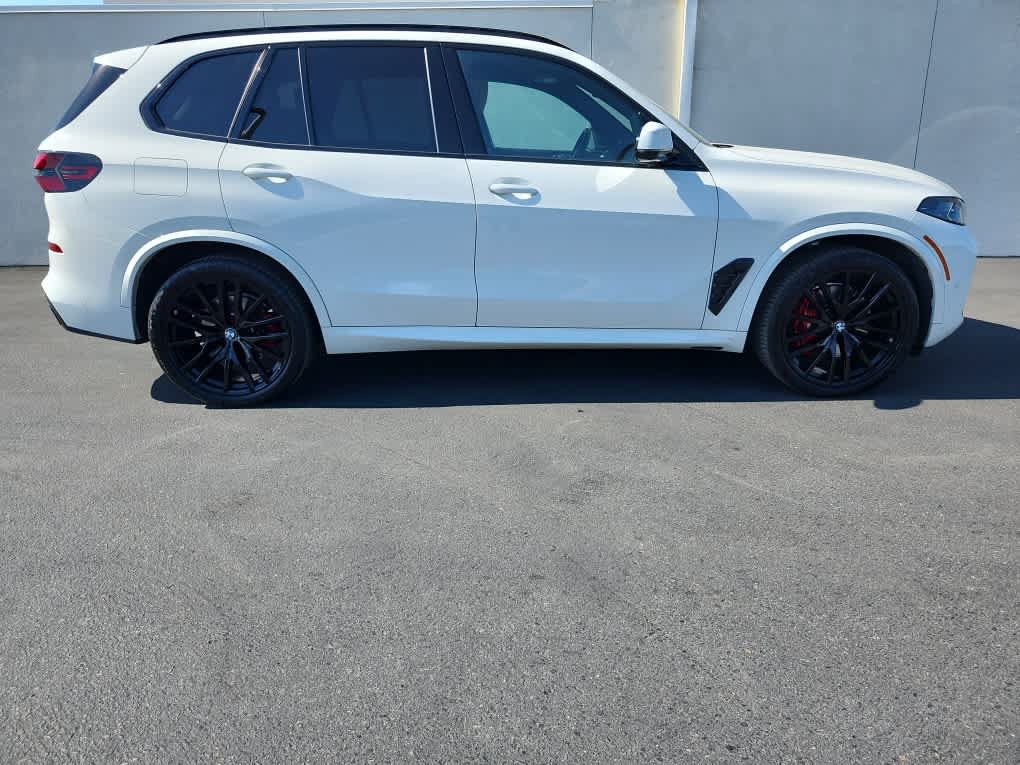 Used 2024 BMW X5 xDrive40i w/ M Sport Package AWD/4WD image 3