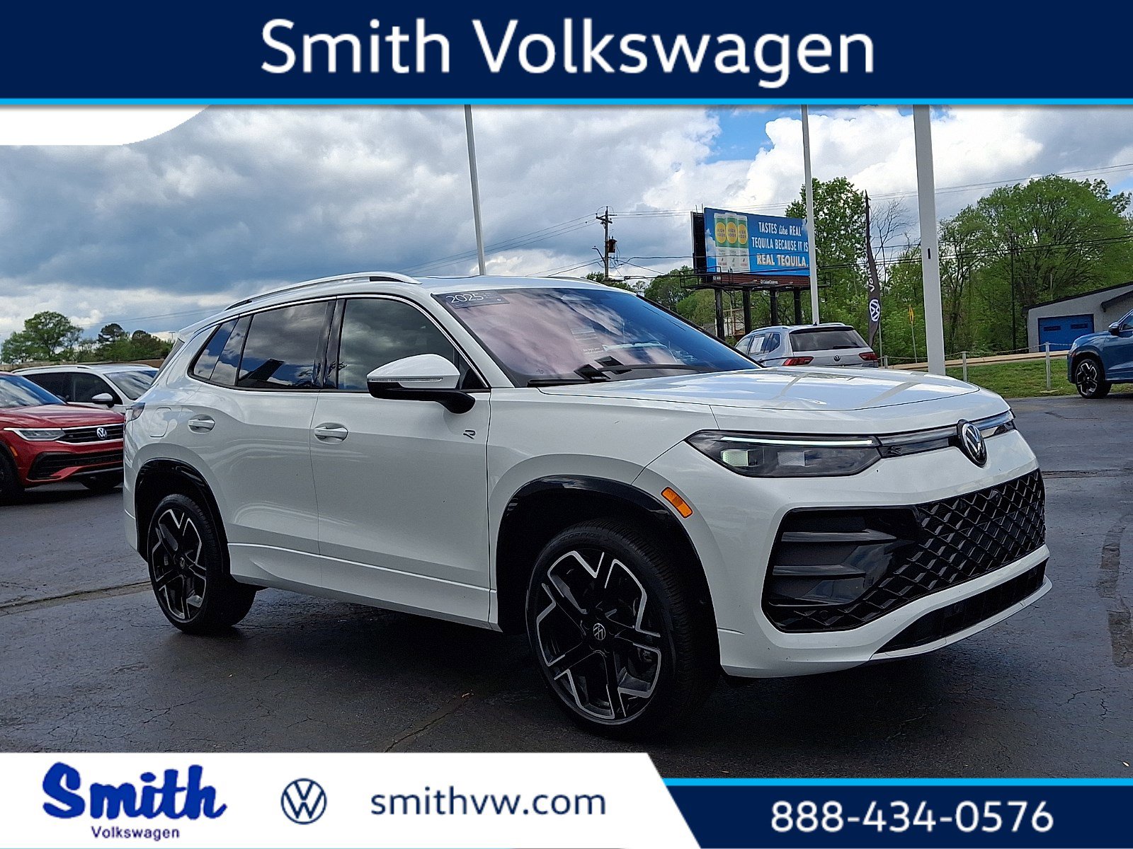 Certified 2025 Volkswagen Tiguan SEL R-Line AWD/4WD image 1