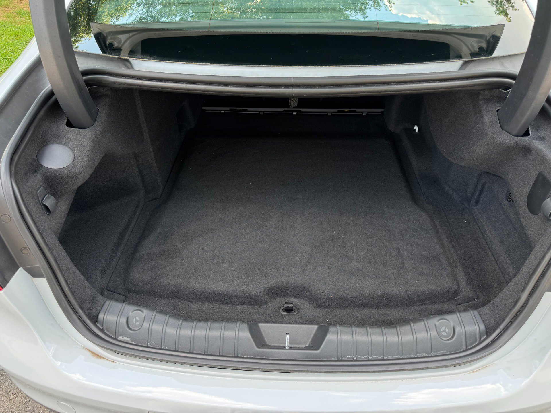 Used 2021 Jaguar XF R-Dynamic SE image 46