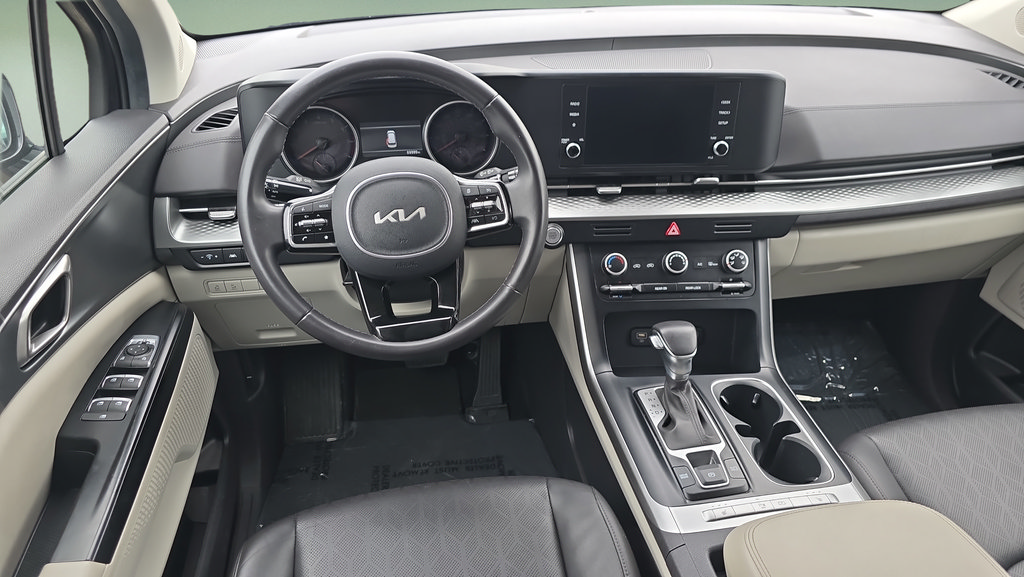 Used 2024 Kia Carnival LX FWD image 14