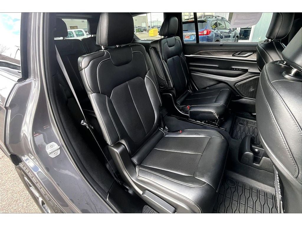 Used 2025 Jeep Grand Cherokee L Limited w/ Luxury Tech Group II image 30