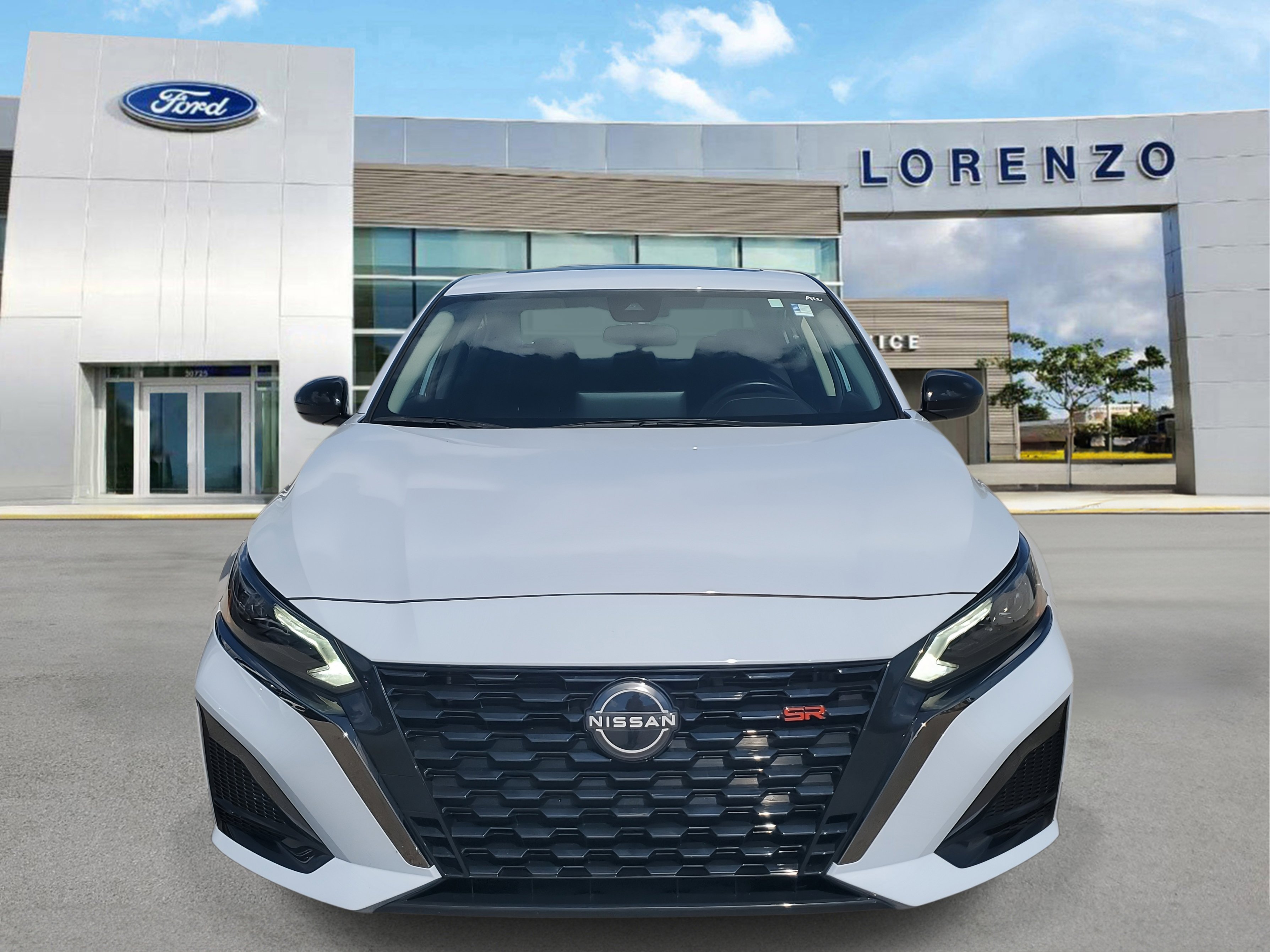 Used 2024 Nissan Altima 2.5 SR w/ SR Premium Package image 2