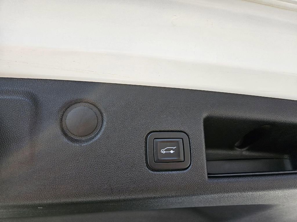 Used 2018 Chevrolet Equinox LT image 28