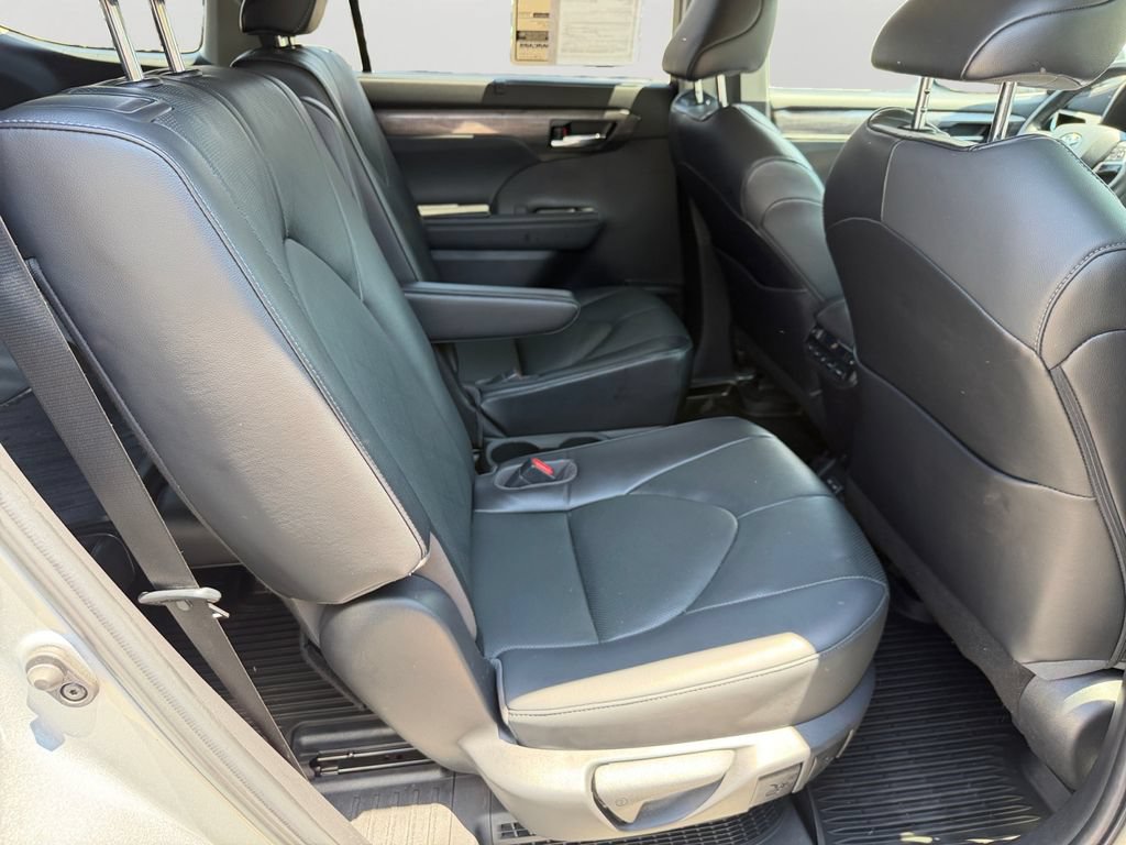 Used 2023 Toyota Highlander Platinum AWD/4WD image 13