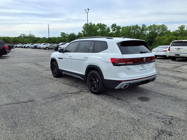 Used 2025 Volkswagen Atlas Peak Edition SE AWD/4WD image 31