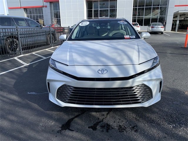 Used 2025 Toyota Camry XLE image 3