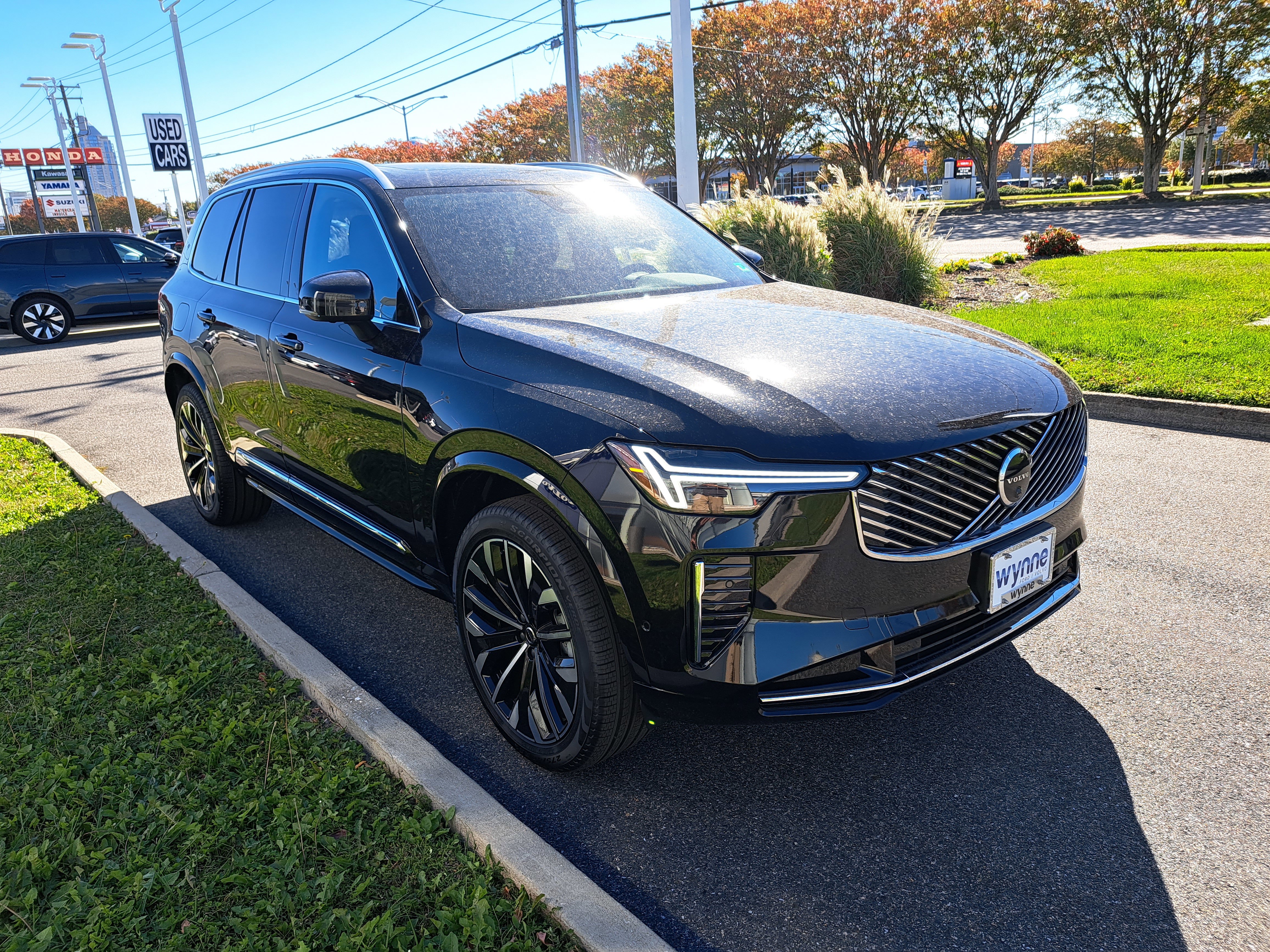 New 2026 Volvo XC90 B6 Plus w/ Protection Package Premier AWD/4WD image 2