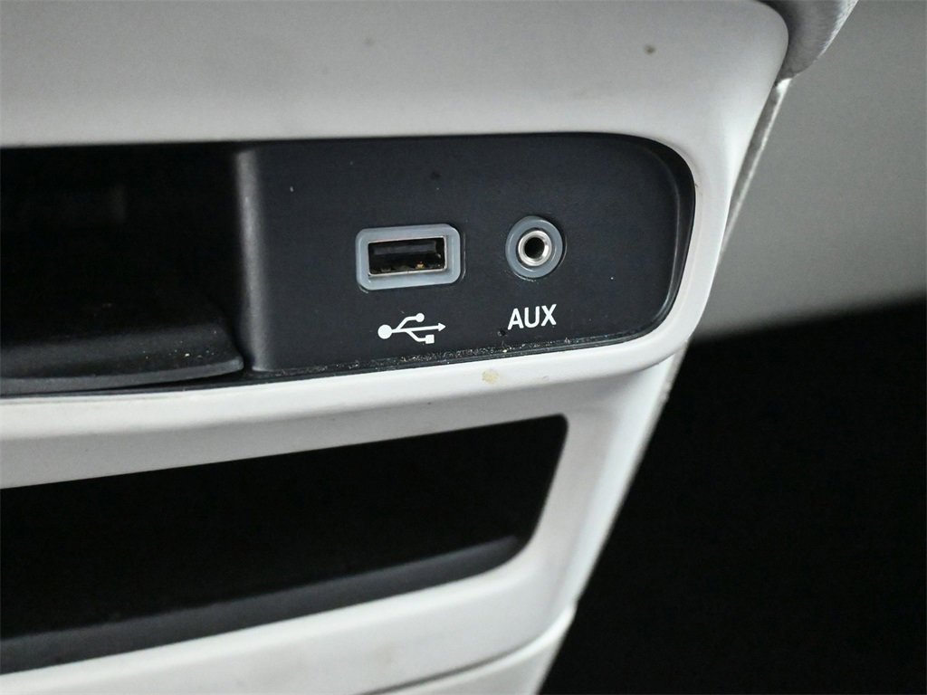 Used 2017 Chrysler Pacifica Touring-L image 10