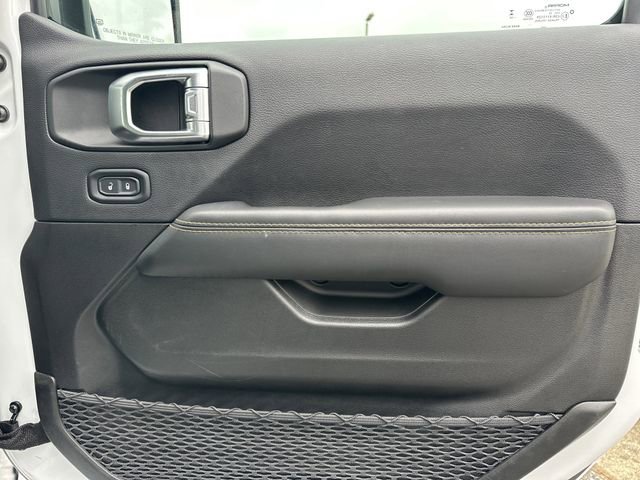 Used 2024 Jeep Wrangler Sahara image 13