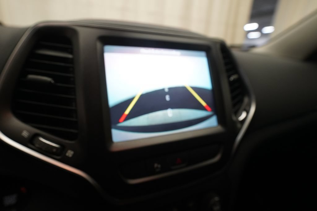 Used 2019 Jeep Cherokee Trailhawk w/ Comfort/Convenience Group AWD/4WD image 20
