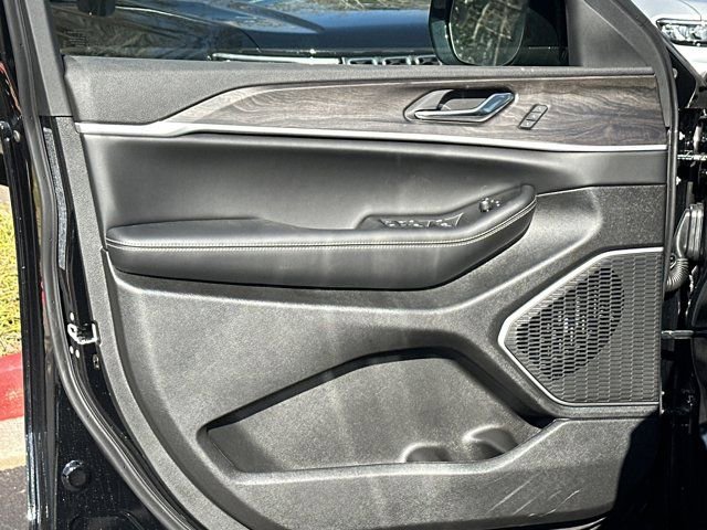 New 2026 Jeep Grand Cherokee Limited image 11