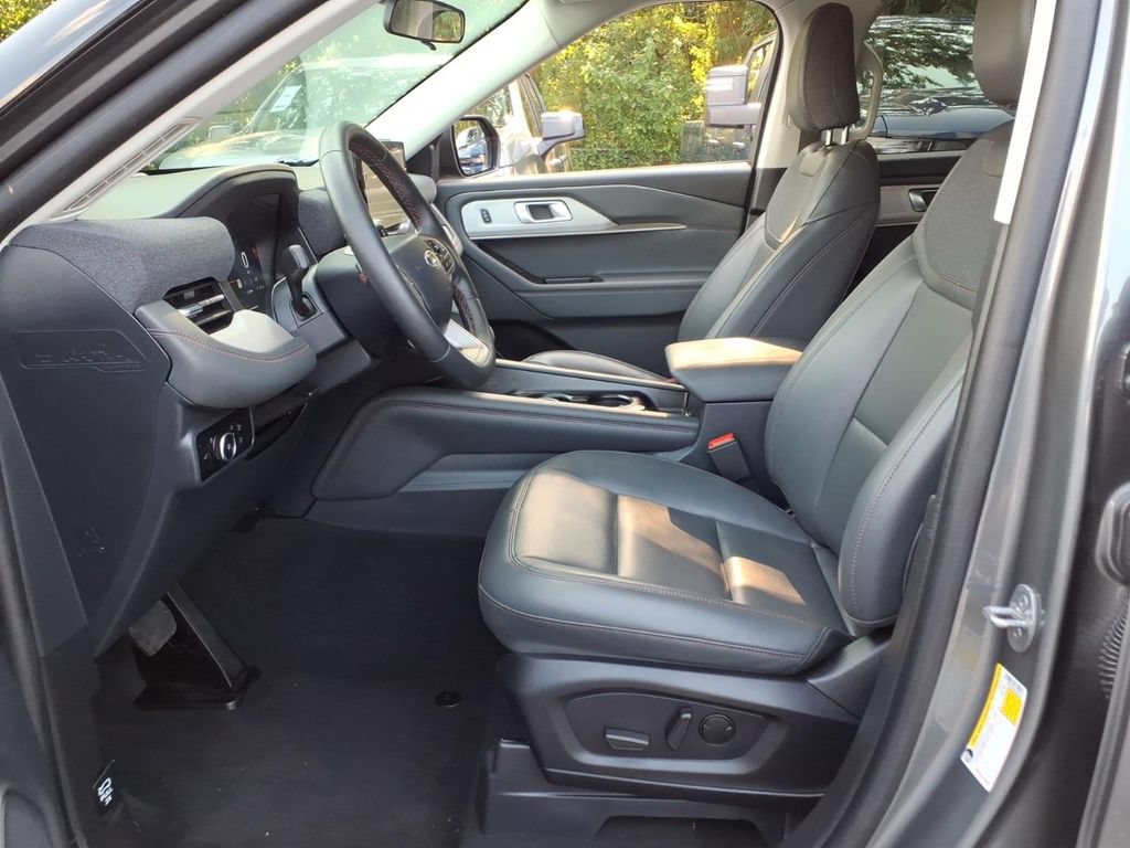 Used 2025 Ford Explorer Active w/ Active Comfort Package AWD/4WD image 11