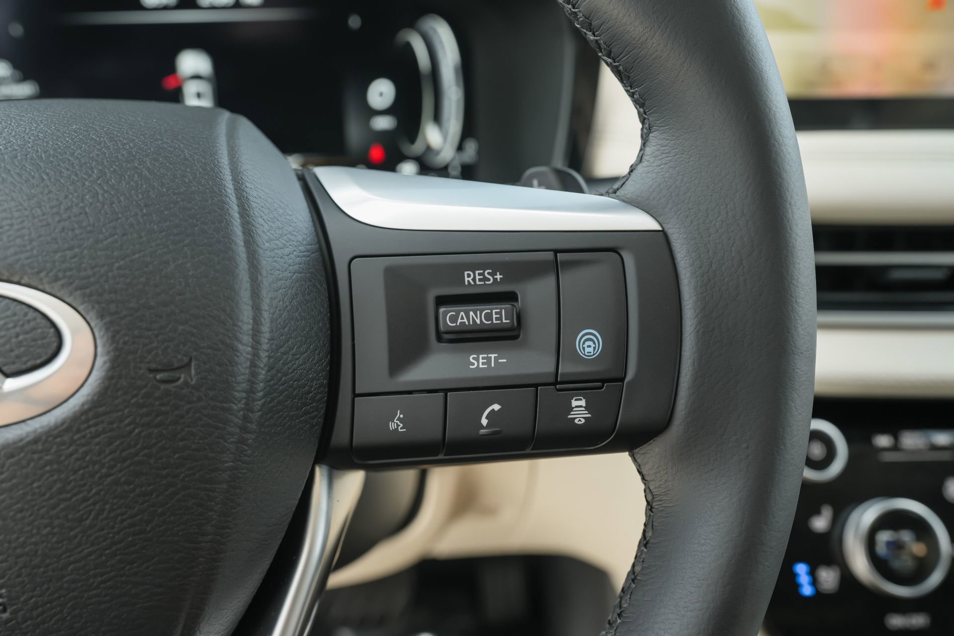 Used 2025 INFINITI QX60 Luxe w/ Vision Package image 16