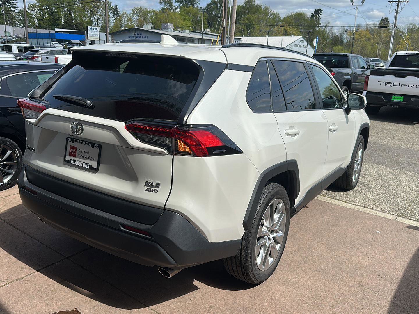 Certified 2022 Toyota RAV4 XLE Premium AWD/4WD image 6