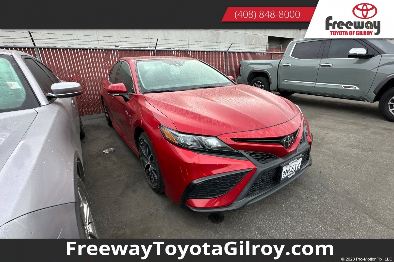 Used 2022 Toyota Camry SE image 1
