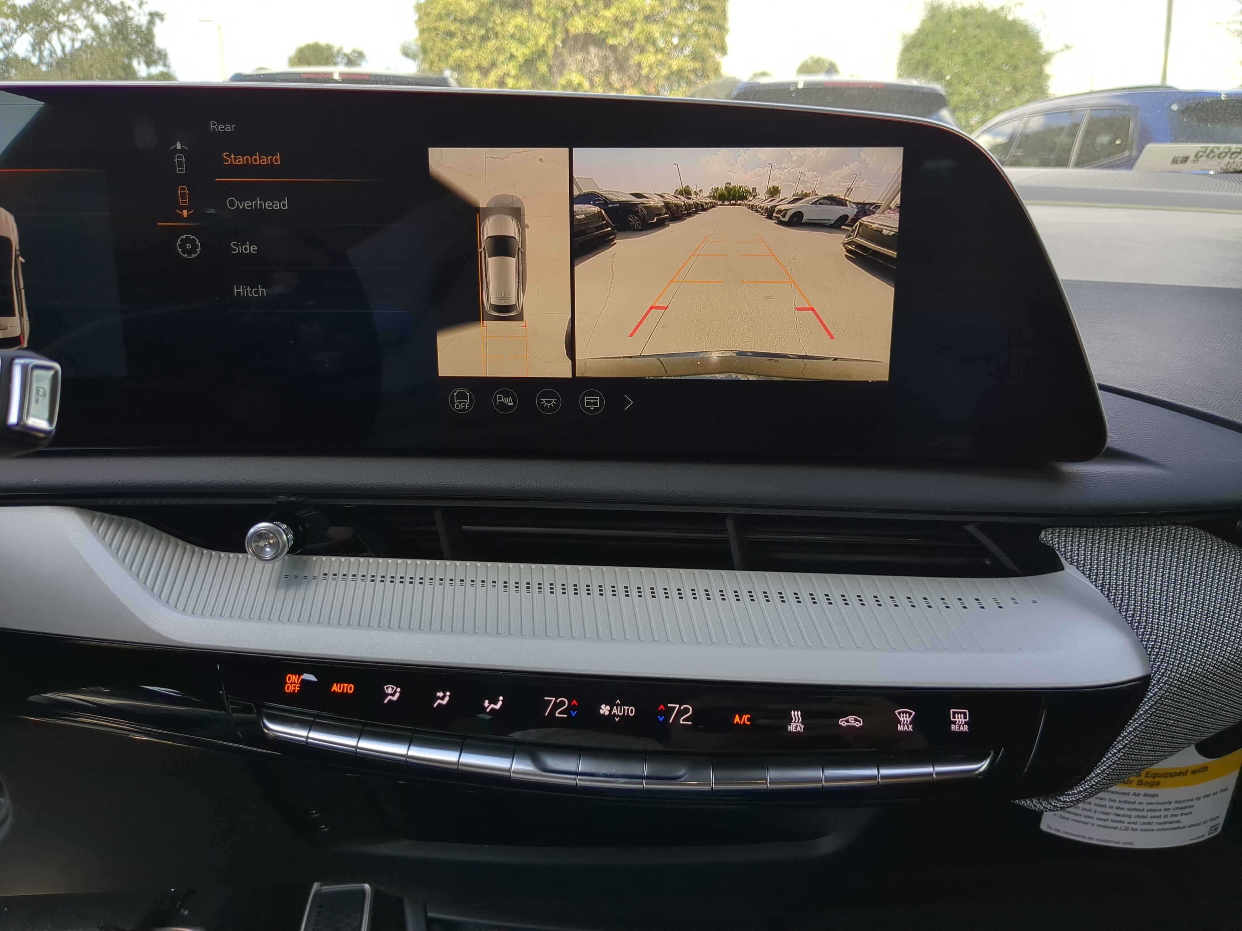 New 2025 Cadillac Optiq Luxury 2 image 21