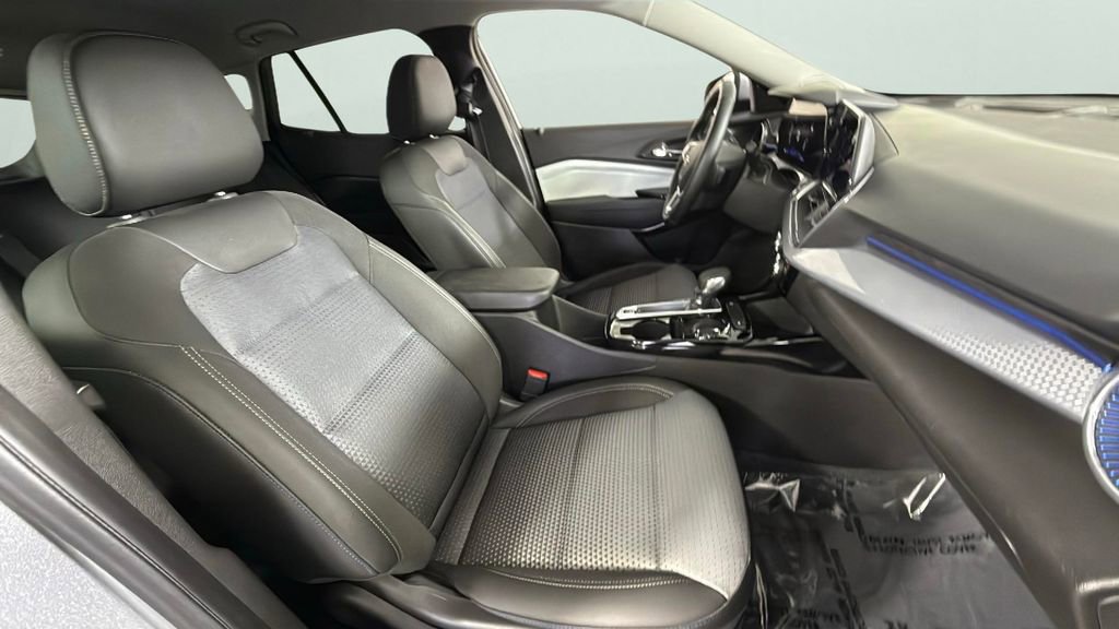 Certified 2024 Chevrolet Trax LT w/ LT Convenience Package image 31
