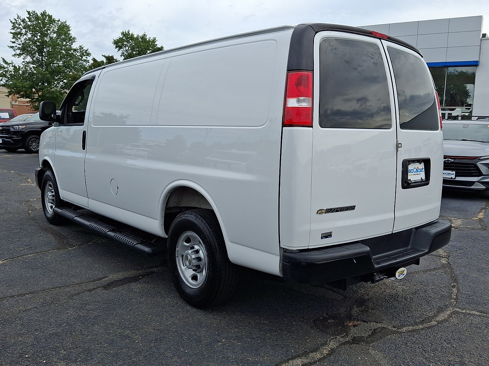 Certified 2025 Chevrolet Express 2500 w/ Enhanced Convenience Package RWD image 4