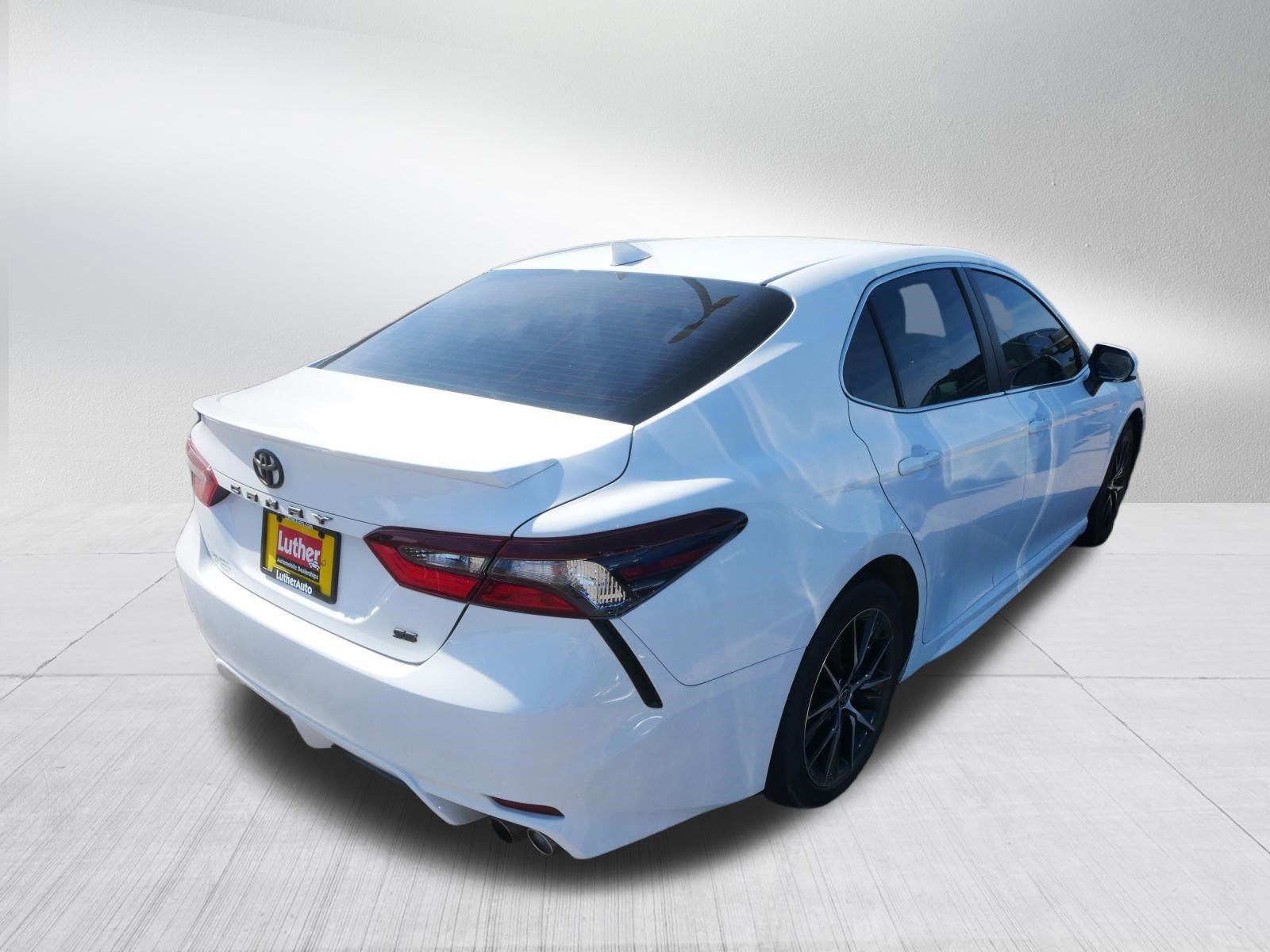 Used 2021 Toyota Camry SE FWD image 6