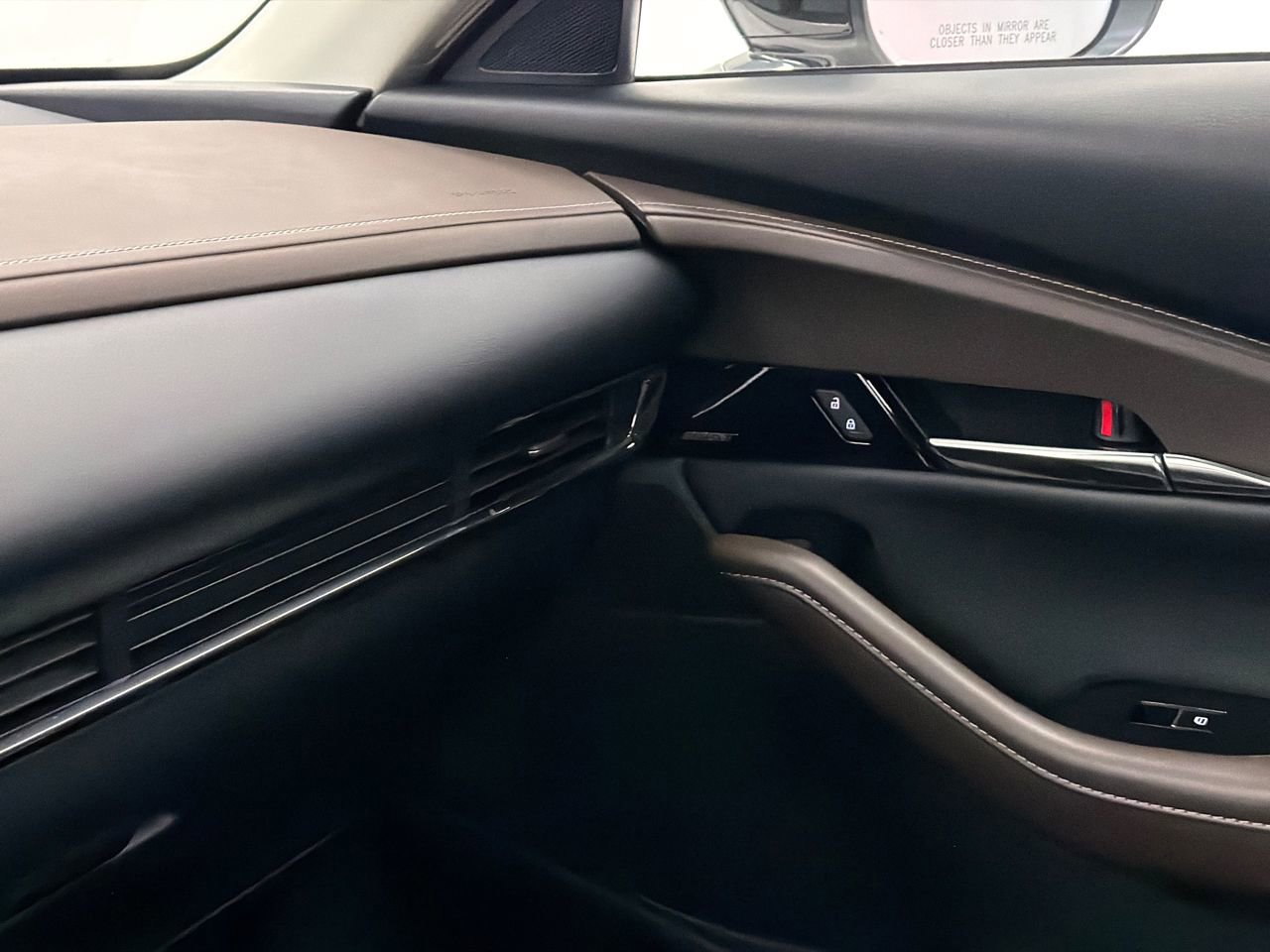 Certified 2025 MAZDA CX-30 2.5 Turbo w/ Premium Package image 32