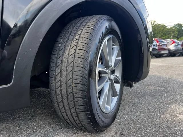 Used 2017 Hyundai Santa Fe SE AWD/4WD image 29
