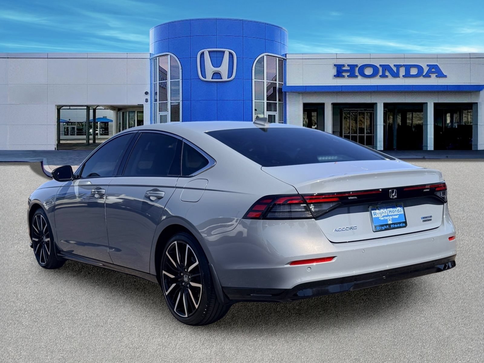 Used 2023 Honda Accord Touring image 4