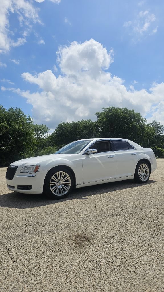 Used 2014 Chrysler 300 C RWD image 1