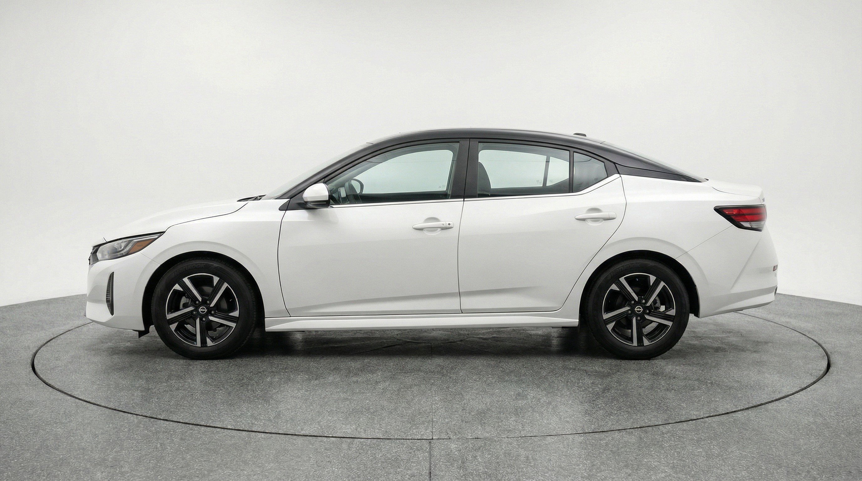 Used 2025 Nissan Sentra SV FWD image 5