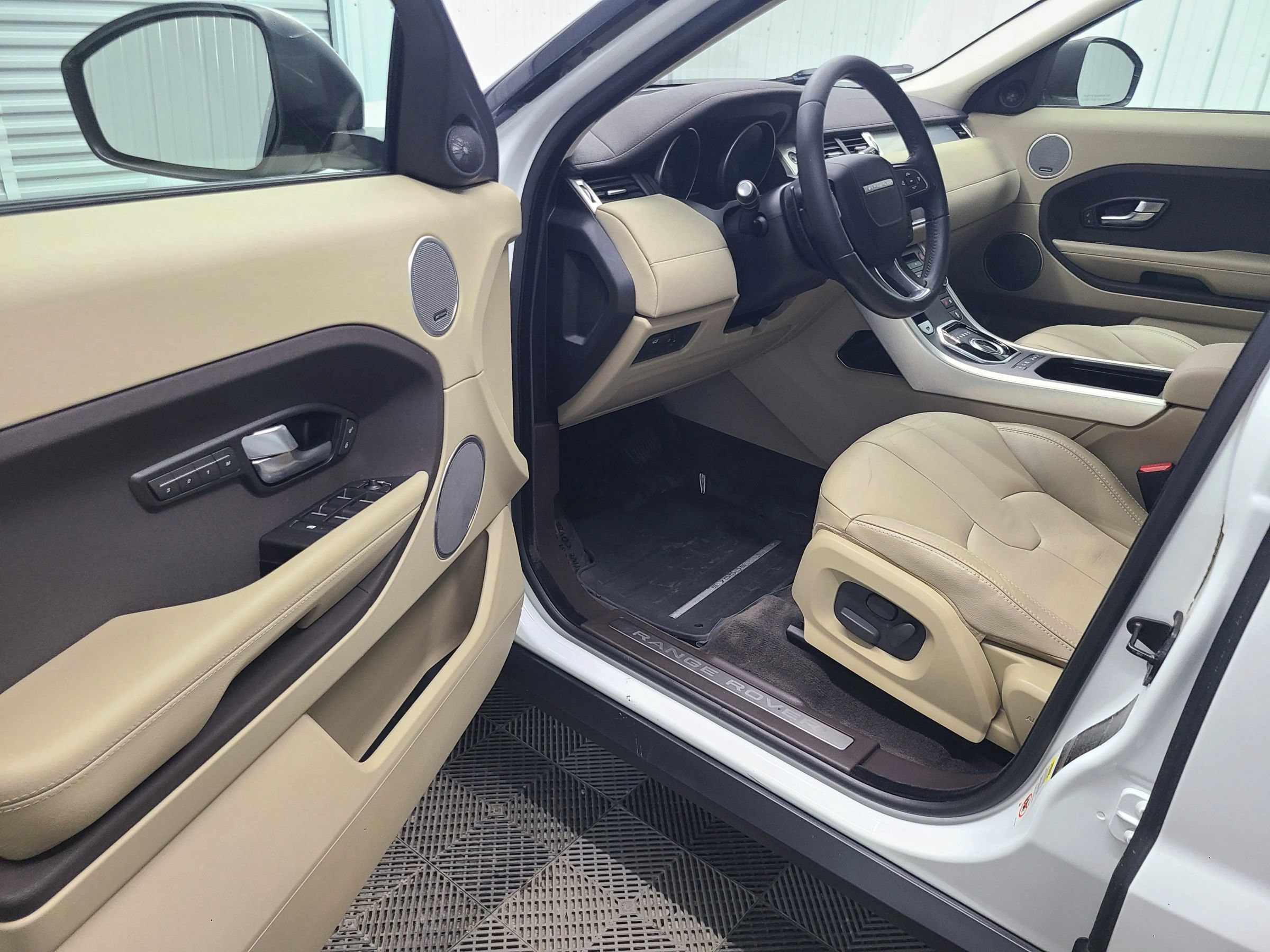 Used 2015 Land Rover Range Rover Evoque Pure Plus AWD/4WD image 21