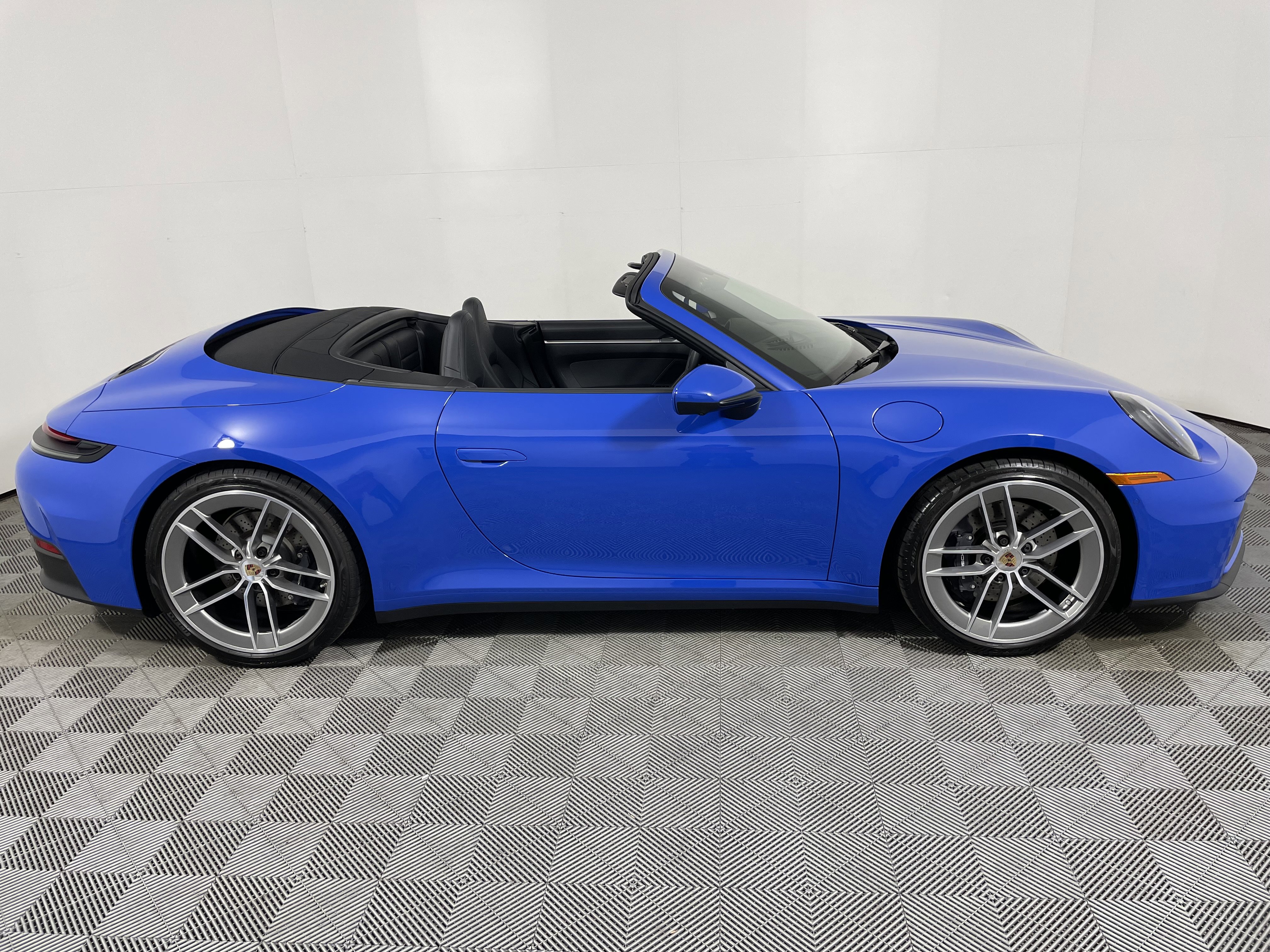 Used 2025 Porsche 911 Carrera image 8