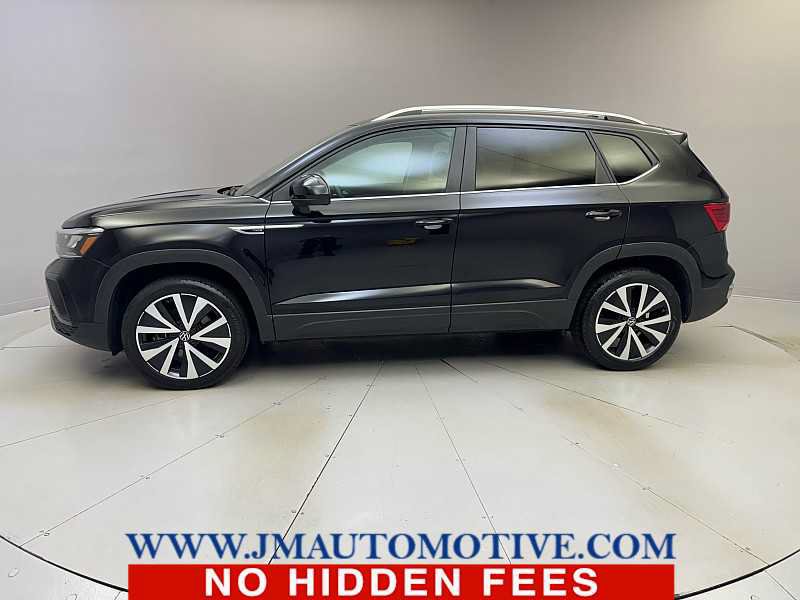 Used 2024 Volkswagen Taos SE FWD image 2