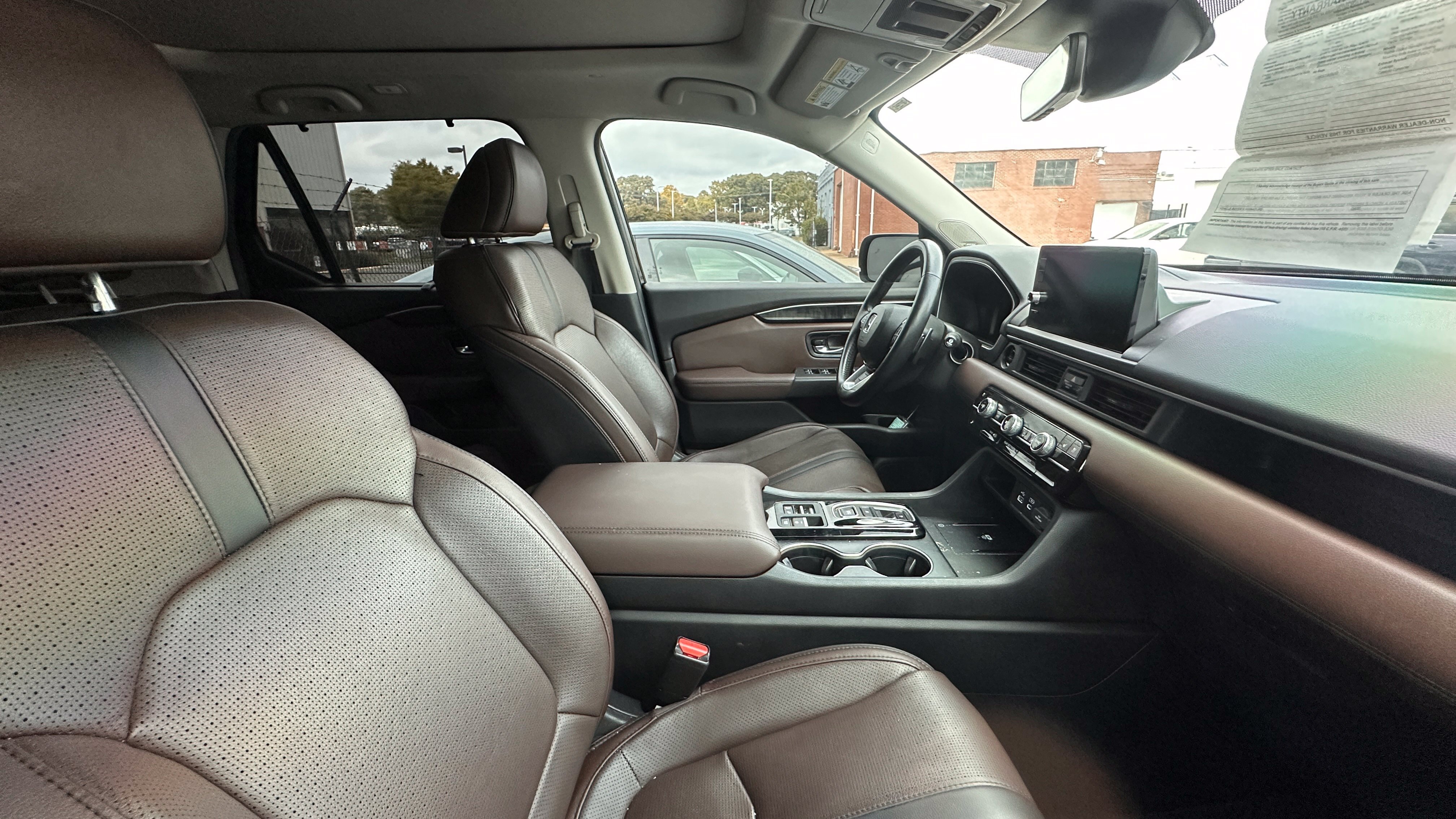 Used 2025 Honda Pilot Elite image 8
