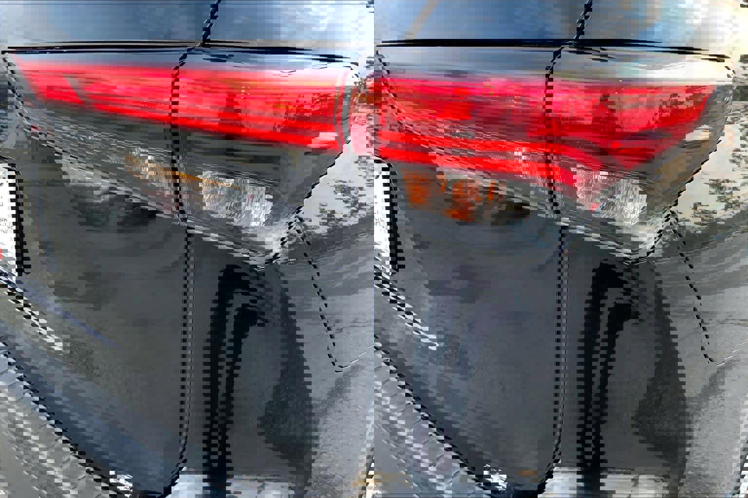 Used 2023 Toyota Highlander LE image 29