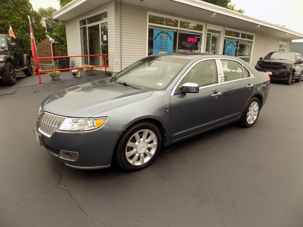 Used 2011 Lincoln MKZ FWD image 10