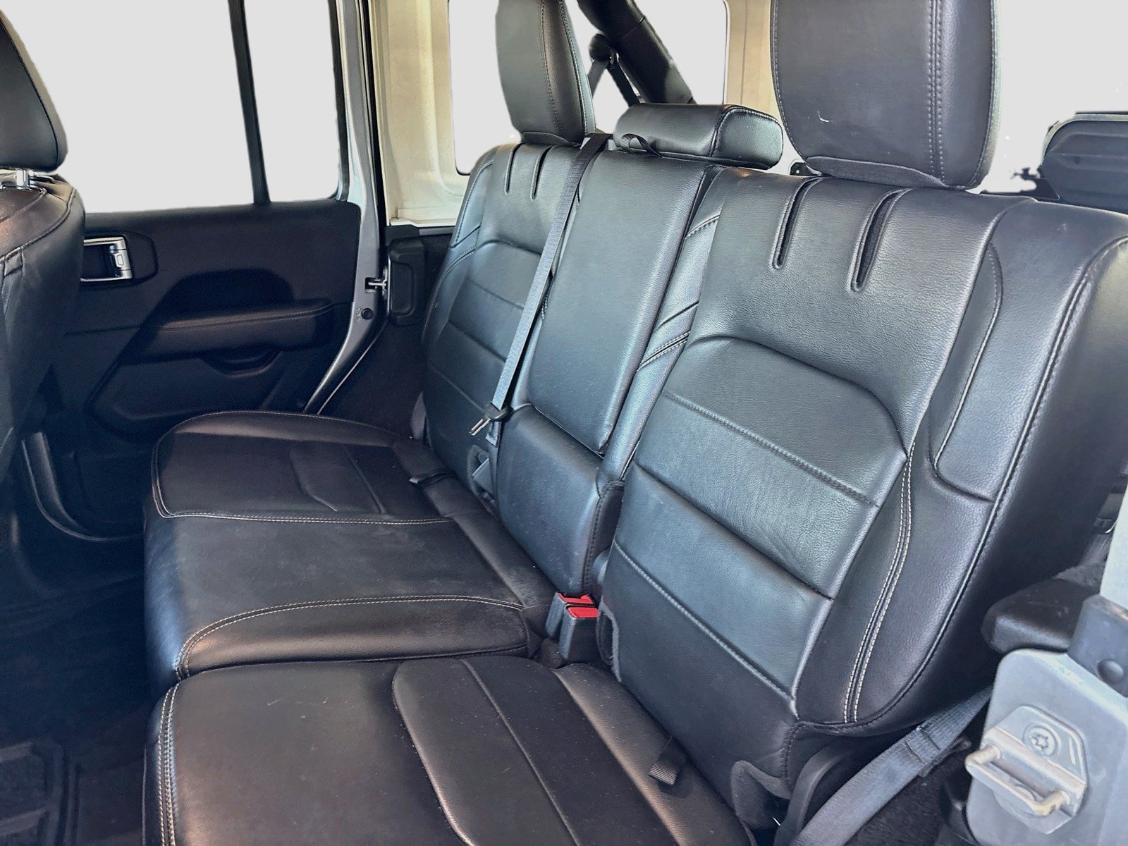 Used 2021 Jeep Wrangler Unlimited Sahara w/ Cold Weather Group AWD/4WD image 17