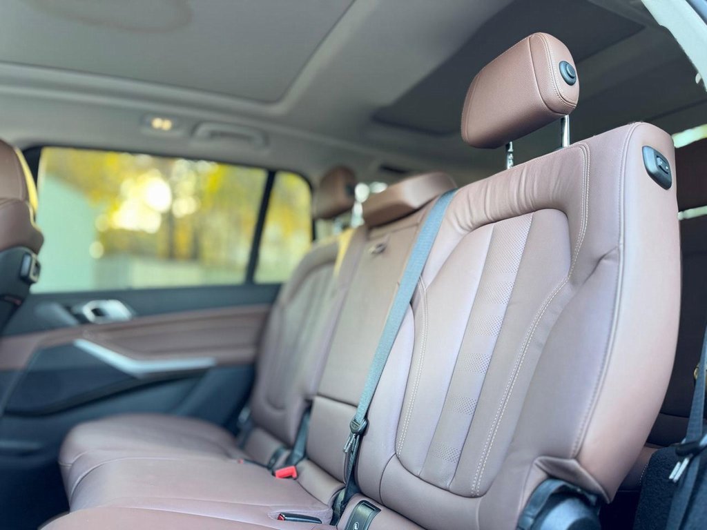 Used 2022 BMW X7 xDrive40i w/ Premium Package image 19