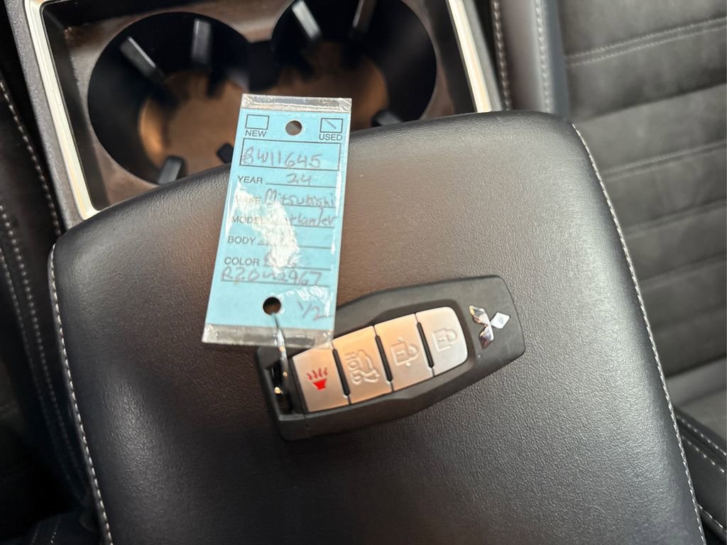 Used 2024 Mitsubishi Outlander SE image 44