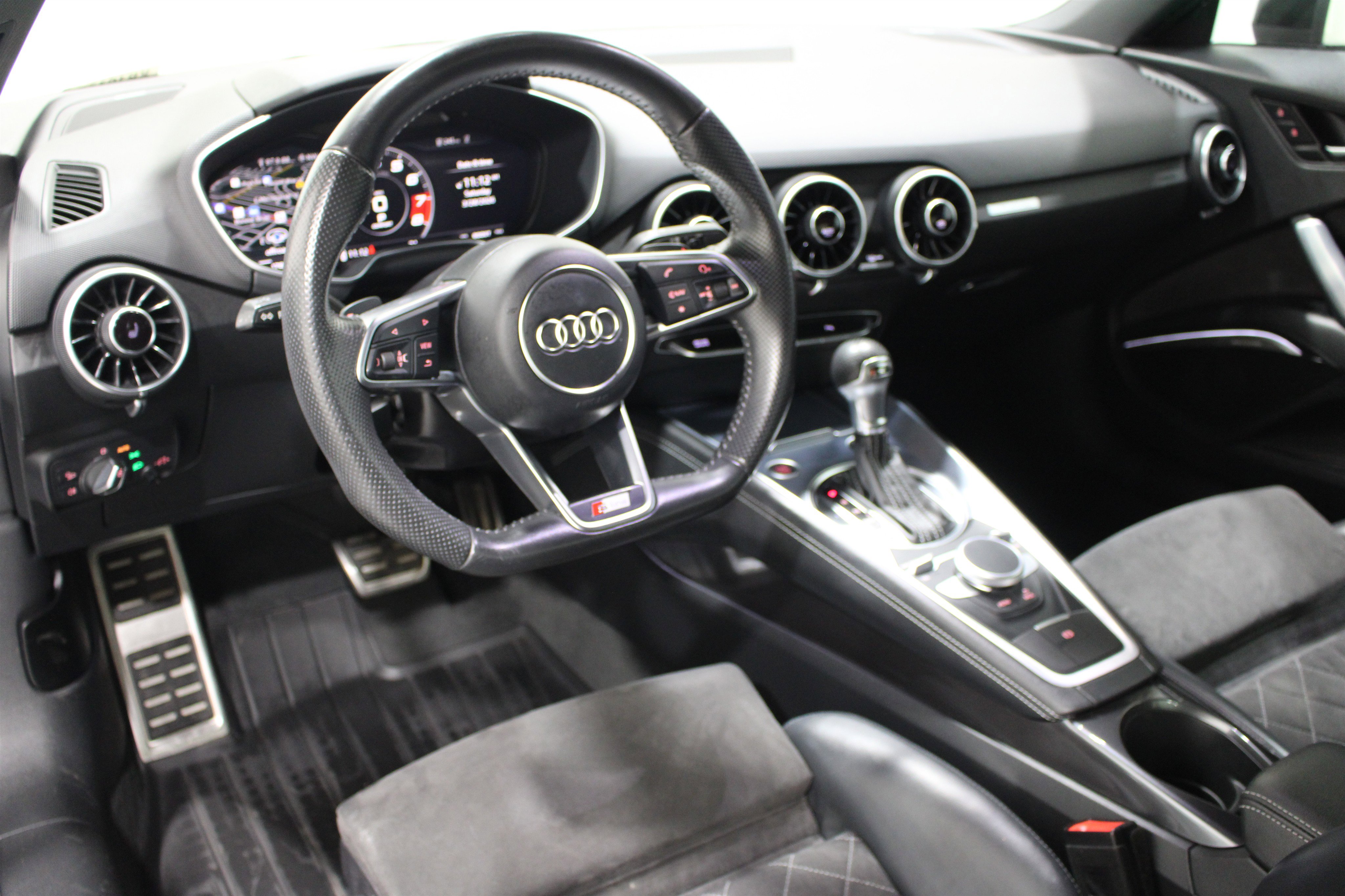 Used 2018 Audi TT 2.0T w/ Technology Package image 2