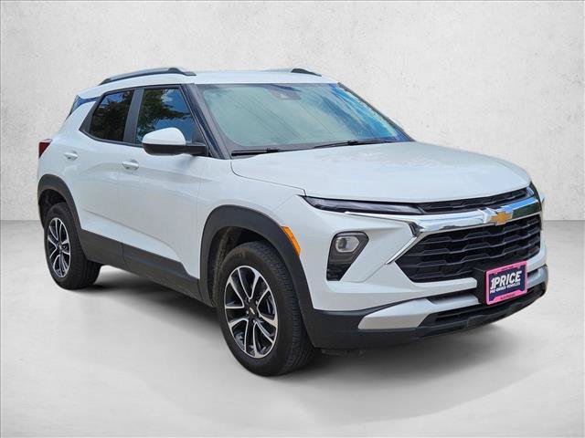 Used 2025 Chevrolet TrailBlazer LT AWD/4WD image 3
