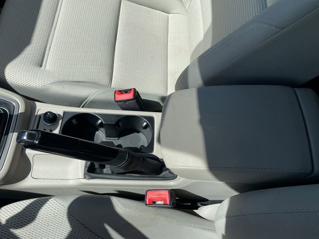 Used 2016 Volkswagen Golf S FWD image 18